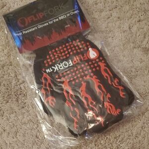 NWT Flipfork Heat Resistant BBQ / Grill Gloves
